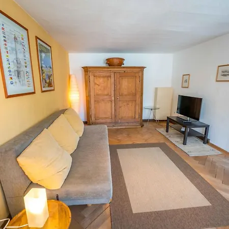 Zum Alten Schulplatz Auf Der Insel