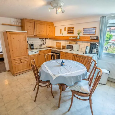 Zum Alten Schulplatz Auf Der Insel Линдау